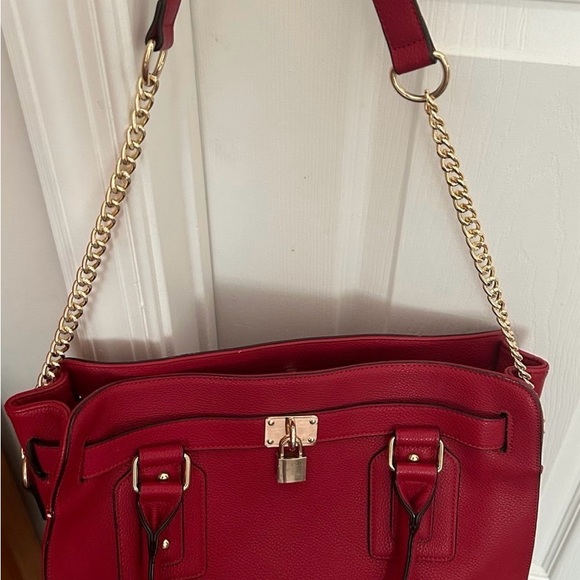 Red Handbag - Picture 2 of 4